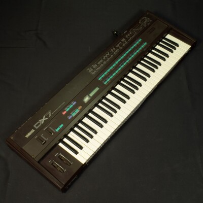 Yamaha DX7 Digital Programmable Algorithm Synthesizer keyboard from Japan