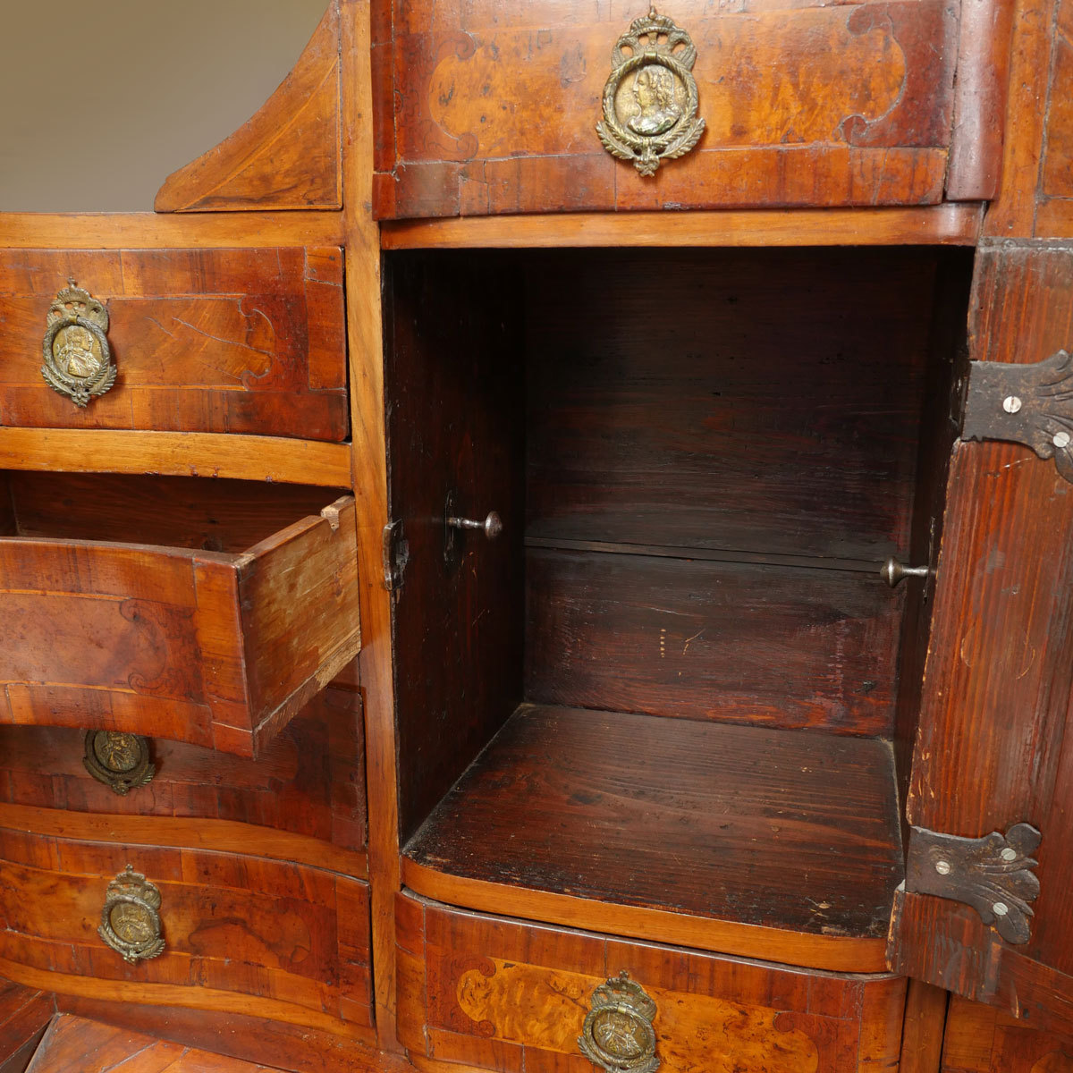 18th CENTURY AUSTRIAN NEOCLASSICAL BURL WALNUT PARQUETRY INLAID CABINET DESK