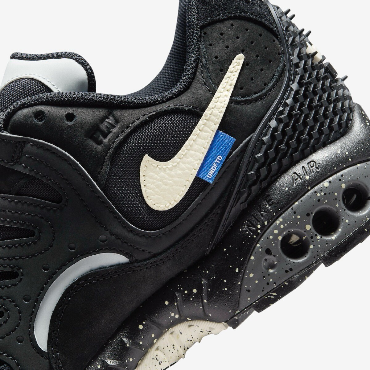 NIKE FN7546-002 UNDEFEATED NIKE AIR TERRA HUMARA BLACK (MEN'S)