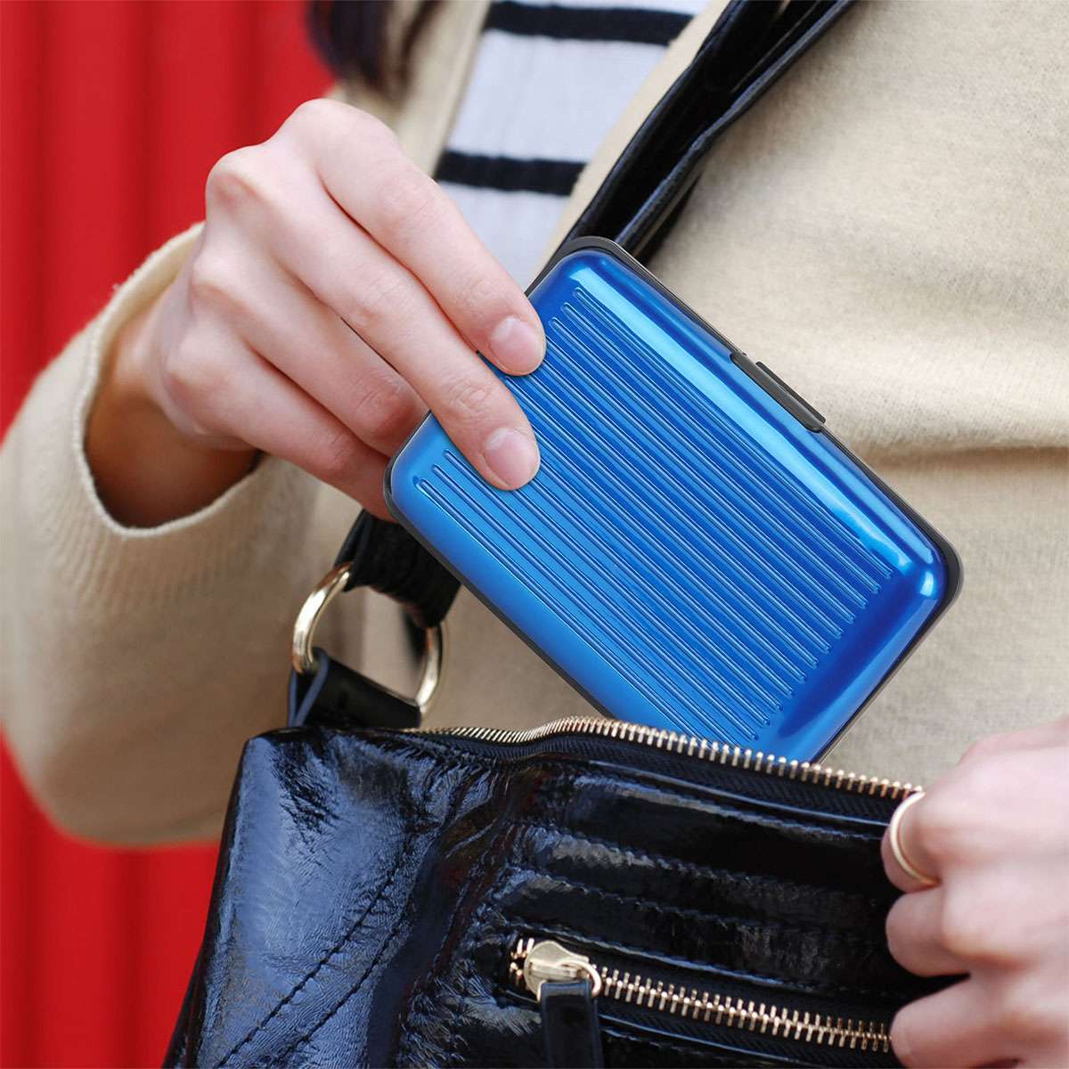 Aluminum RFID Blocking Credit Card Holder for Men & Women Stylish Travel Wallet