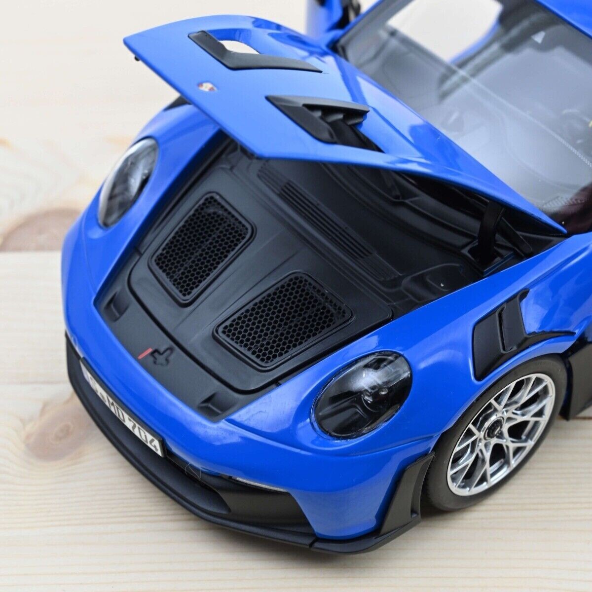 1/18 Porsche 911 (992) GT3 RS 2022 Shark Blue Diecast Model