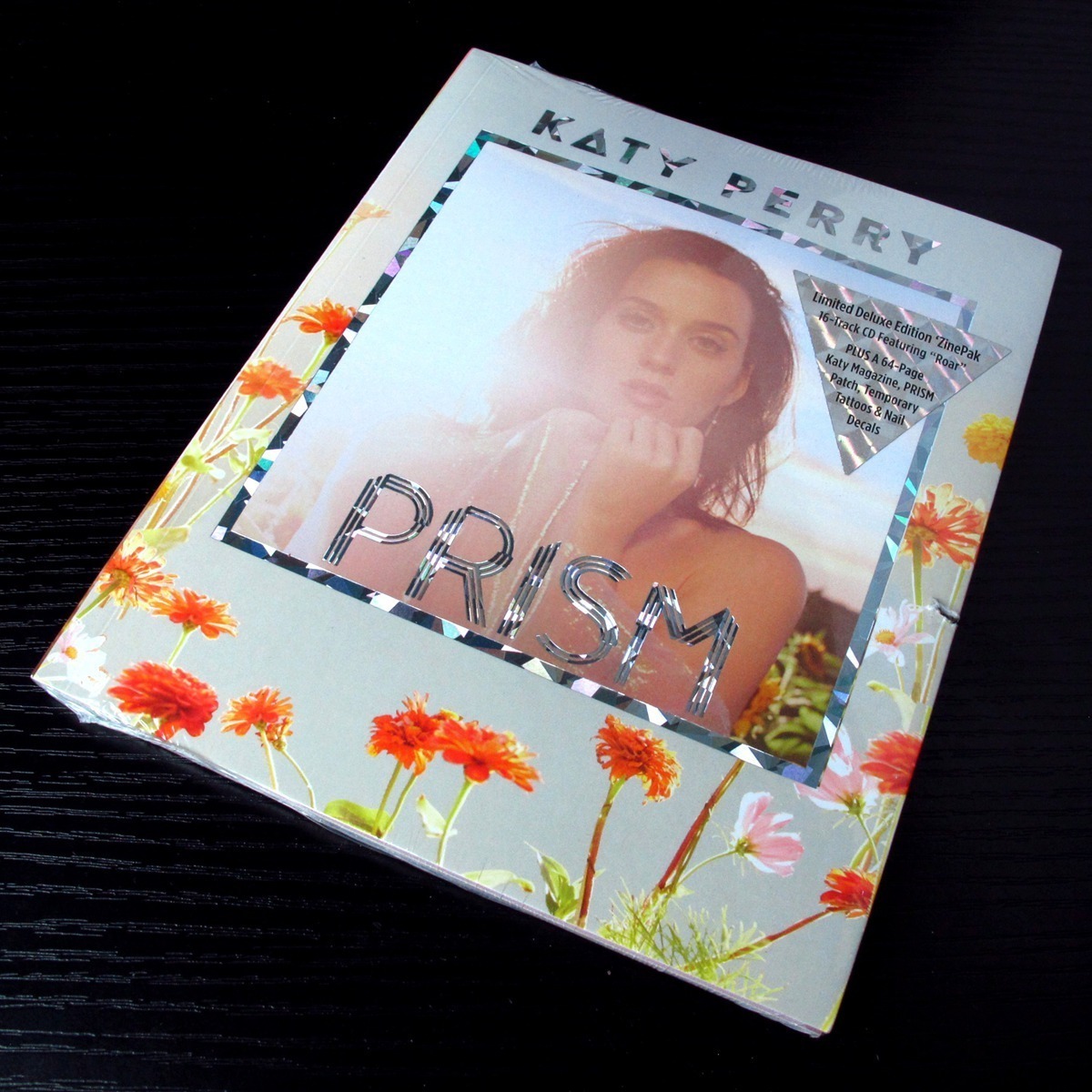 Katy Perry Prism サイン入り CD KATY PERRY SIGNED PRISM ALBUM VINYL AUTHENTI AUTOGRAPH