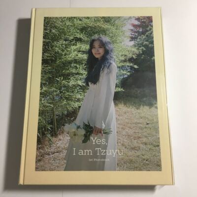 K-POP/アジア Yes,I am Tzuyu. 1st photobook Peach ver. TWICE Yes, I am Tzuyu. 1st Photobook Peach ver Photo Album