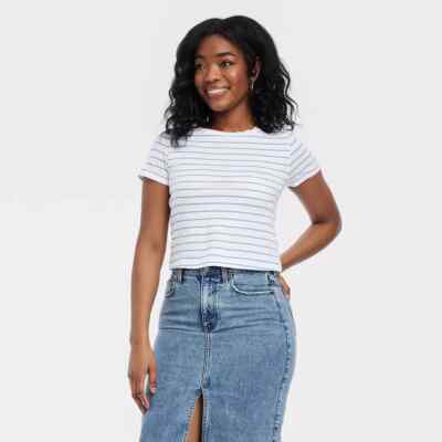 Universal Thread  Women's Shrunken Short Sleeve T-Shirt - size large