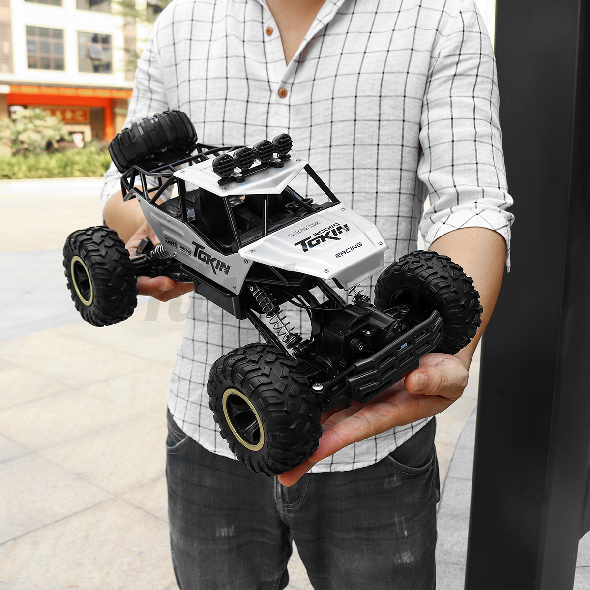 DE RC Monster Truck Metall Ferngesteuert Auto Rock Geländewagen 4WD Offroad Car