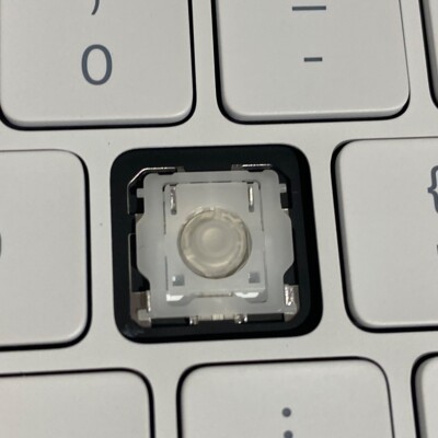 SINGLE REPLACEMENT KEY Apple Magic iPad Keyboard 12.9 White