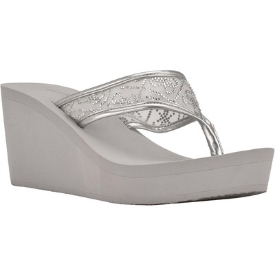 

Guess Womens Surryn Silver Thong Platform Sandals Shoes 6 Medium (B,M) BHFO 4992, Серебряный, Surryn