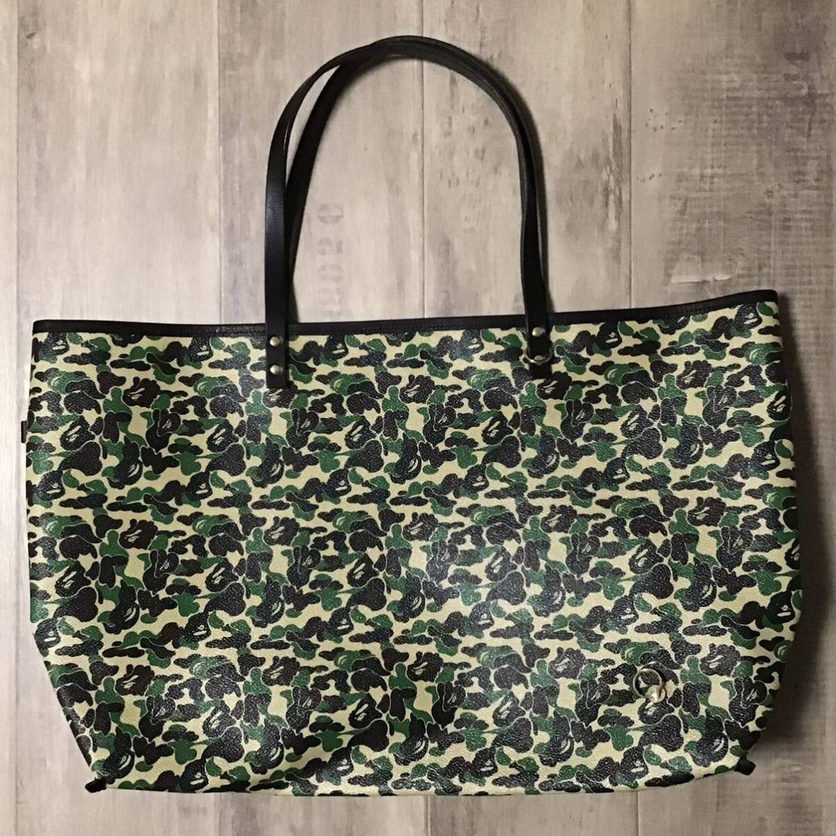 (W)ABC CAMO HAND BAG L A BATHING APE® $_12.JPG?set_id=880000500F