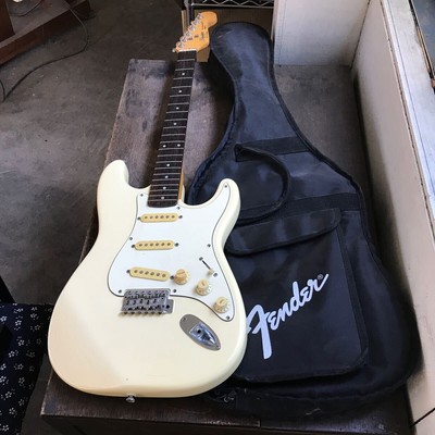 Fender Fender guitar Shipped from Japan Good condition Free 