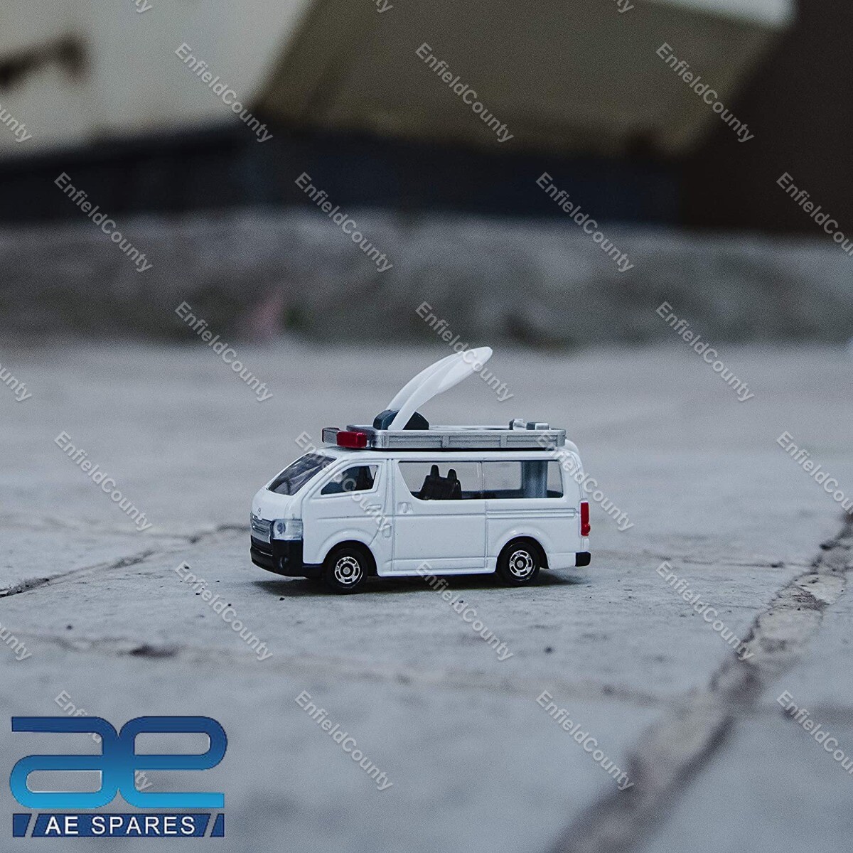 Tomica 1:64 Toyota Satellite Communications Vehicle Scale Model Metal 