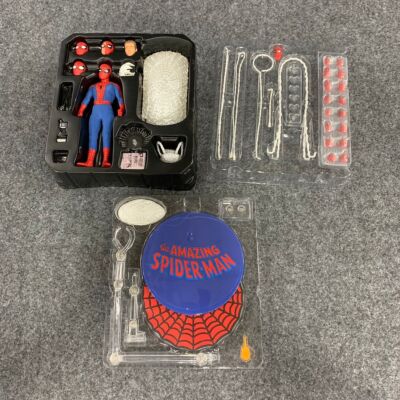 MEZCO Marvel One:12 The Amazing Spider-Man Deluxe Edition Action Figure