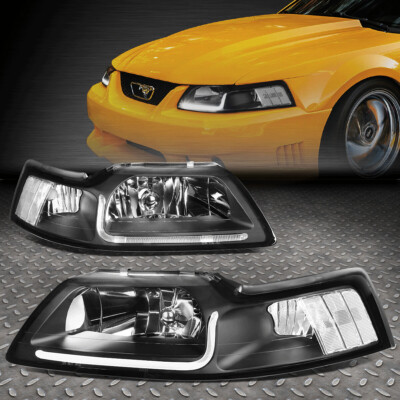 [LED DRL] ДЛЯ ПАРЫ FORD MUSTANG 1999-2004 ГОДОВ ВЫПУСКА, ЧЕРНЫЙ КОРПУС, ПРОЗРАЧНАЯ УГЛОВАЯ ФАРА
