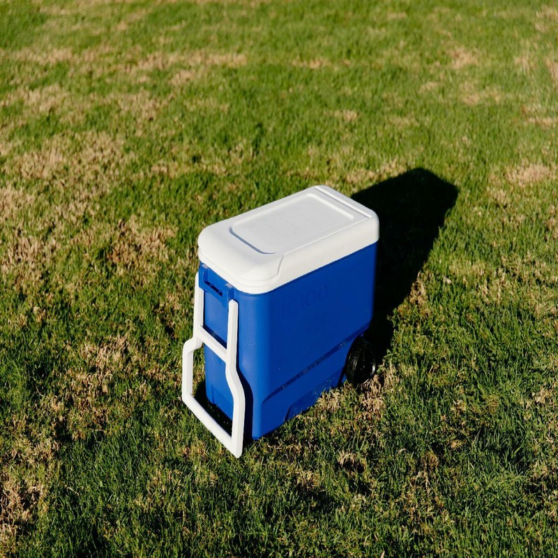 Igloo 38-Quart Hard Ice Chest Cooler Wheels Blue Camping Tailgating Fishing