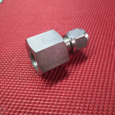 Hoke  1/4'' Tube OD x 3/8'' NPT Pipe Female STRAIGHT CONNECTOR 316 Stainless Steel