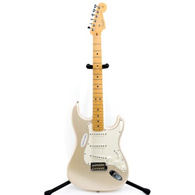 Fender USA Stratocaster 純正ケース付き Fender USA Stratocaster 純正ケース付き Fender USA