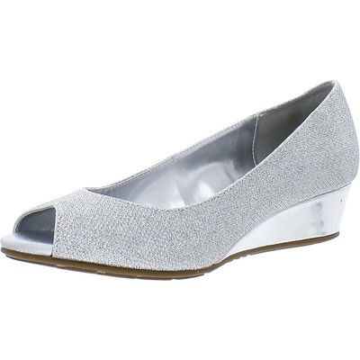 

Женские сандалии Bandolino Candra 2 Silver на танкетке 7,5 средний (B,M) BHFO 8011, Silver fabric