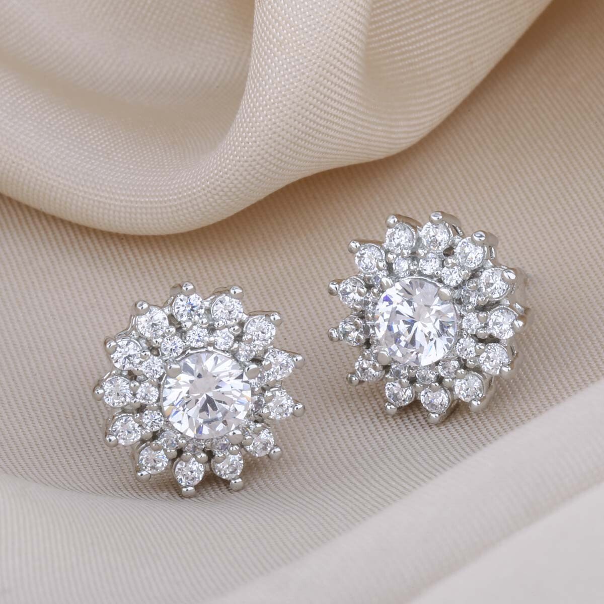 【HYERES LOR】24FW★ Lab Diamond NEW Halo Earrings S 14K HYERES LOR】24FW☆ Lab Diamond NEW Halo Earrings S 14K