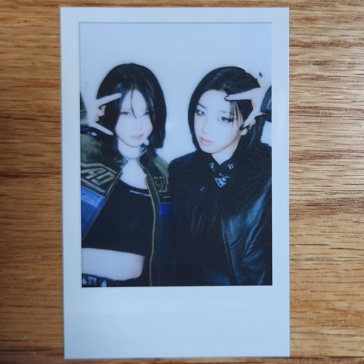 tripleS VV ポラロイド　チェキ　ユビン　yubin 유빈 Polaroid (by NaKyoung, Mayu, ShiOn, ChaeWon) - song and