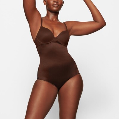 New Women's SKIMS Cocoa Barely There High Waist Brief Panty Size M 