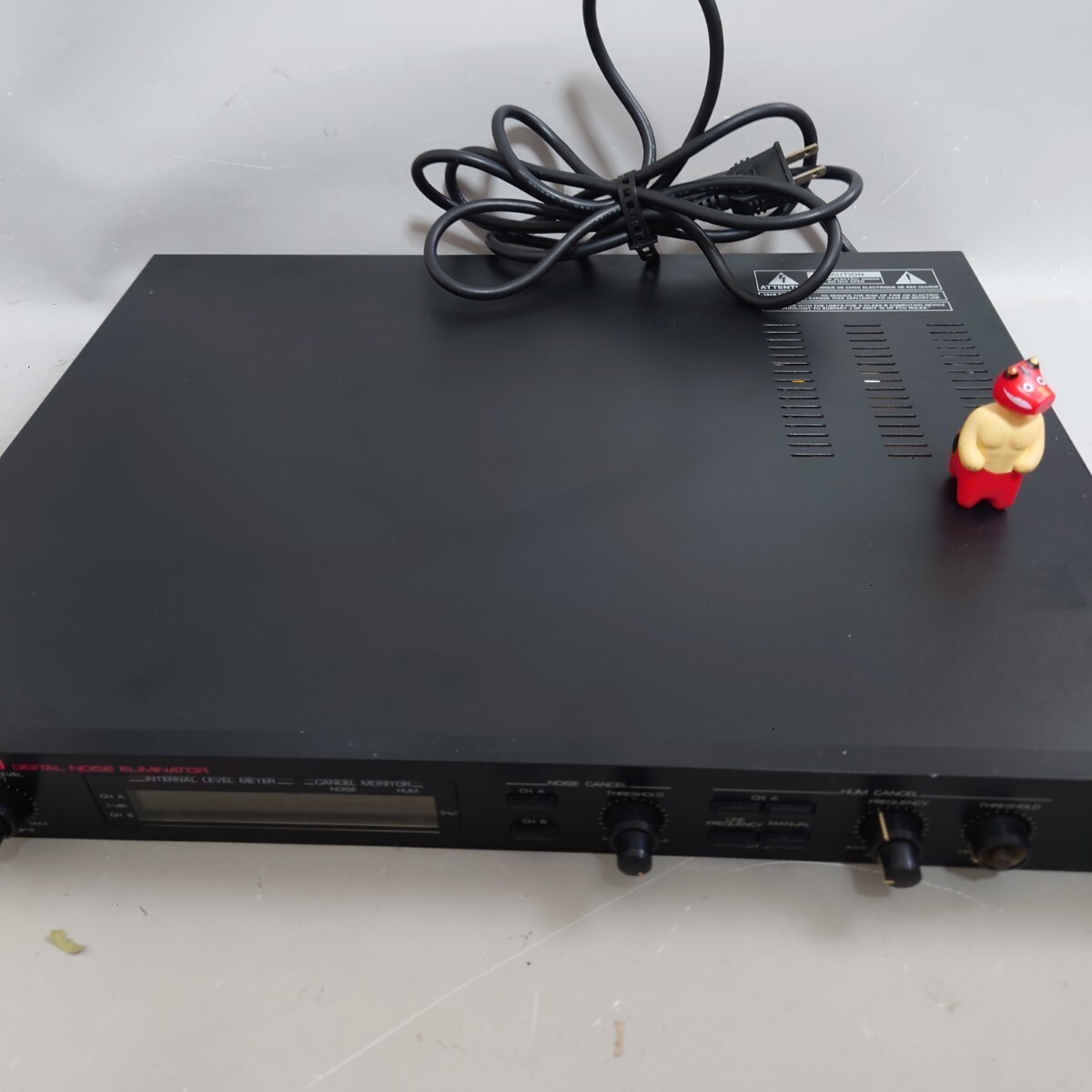 Roland SN-550 Digital Noise Eliminator Original good