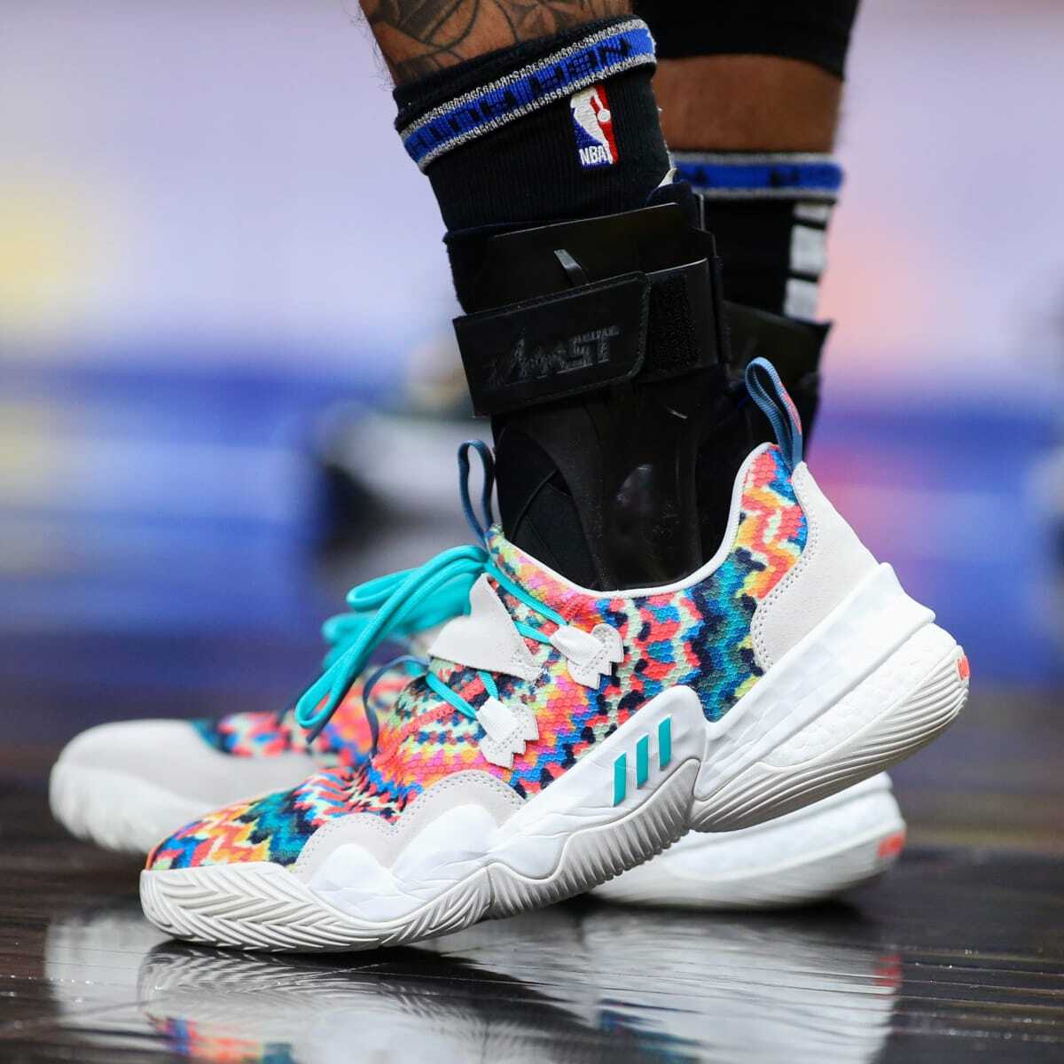 シューズ(男性用) Trae Young 1 Amazon.com | Adidas Mens Trae Young 1 Lace-Up Basketball