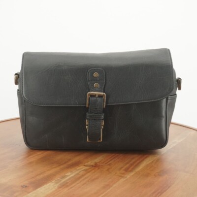 MegaGear Torres Camera Messenger Bag Top Grain Leather Black