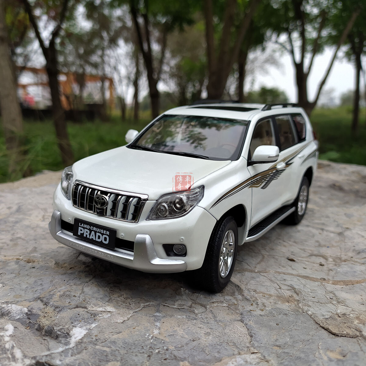 LAND CRUISER PRADOランドクルーザー プラド 1/18 1/18 NEW Toyota Landcruiser Land Cruiser Prado white color