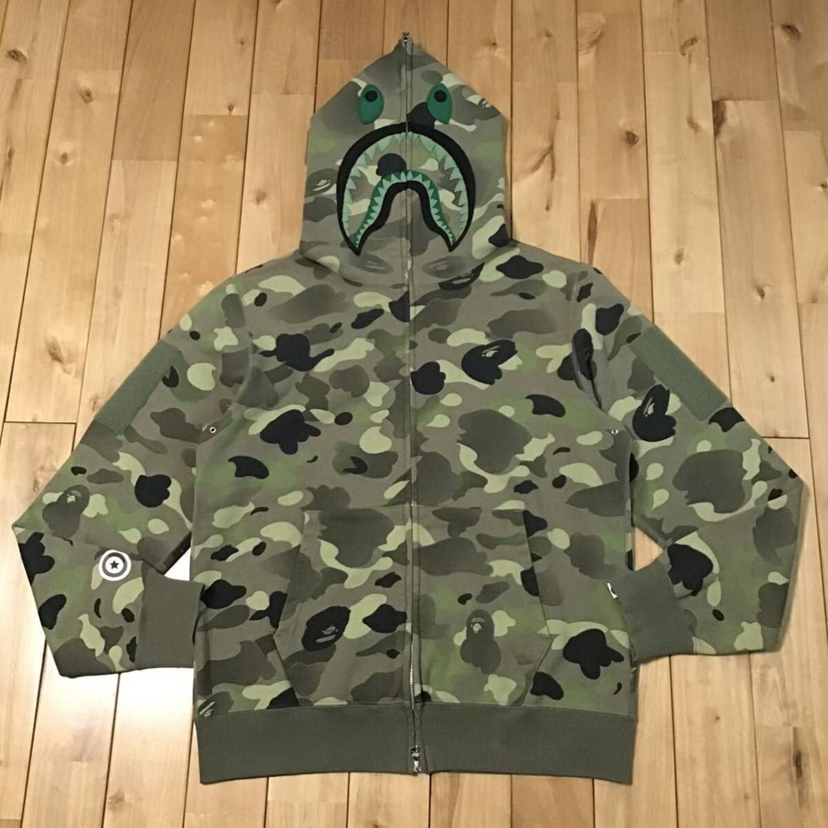 トップス A Bathing Ape GID Shark Camo Hoodie L $_57.JPG?set_id=880000500F