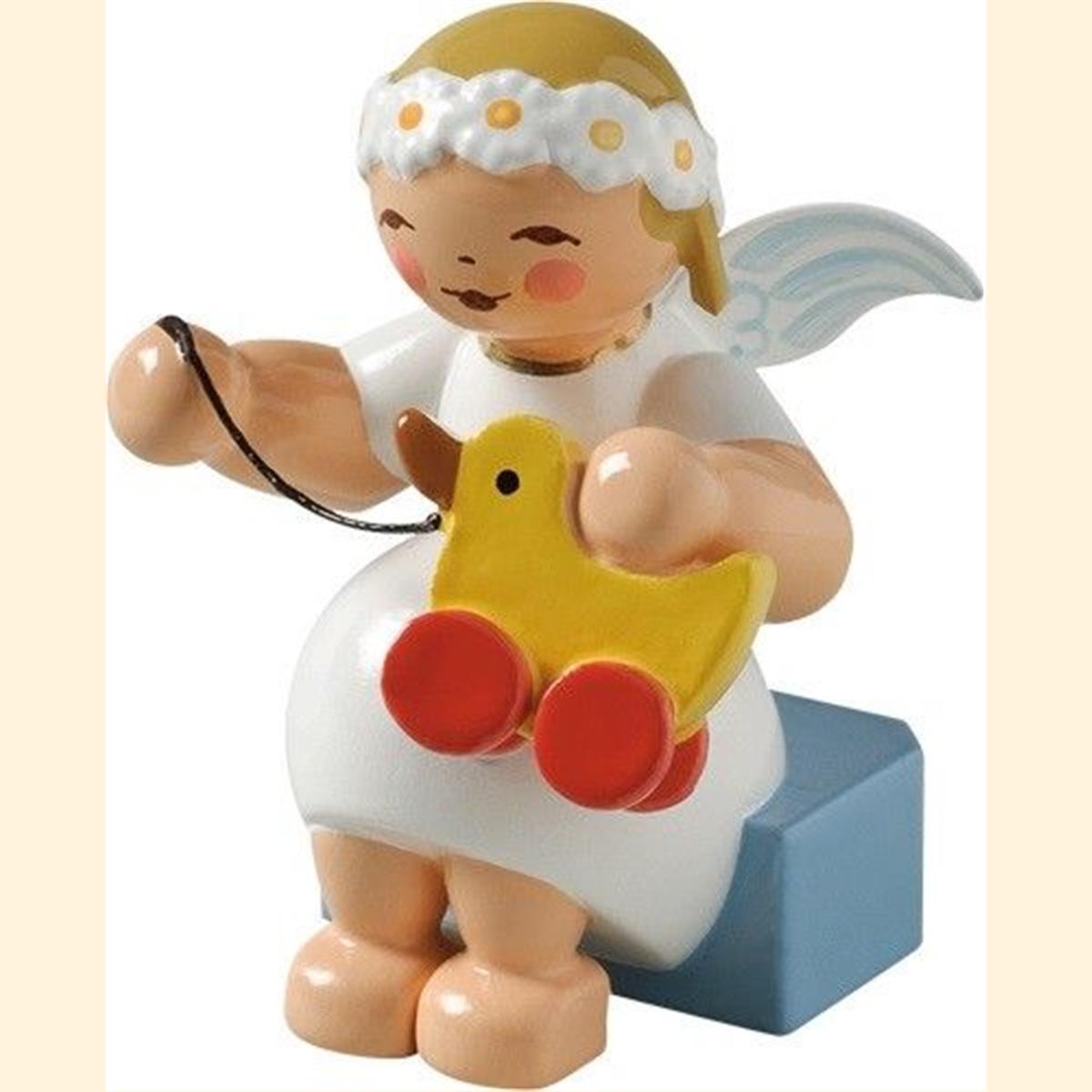 Wendt & Kühn Margeritenengel, sitzend, mit Spielzeugente, 634/70/30, Fachhändler