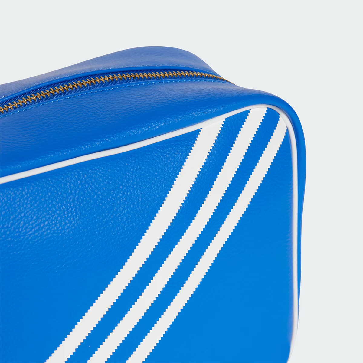 ★adidas originals★ADICOLOR PREMIUM COSMETIC BAG★追跡可 a87ccd088393.jpg?width=3840&