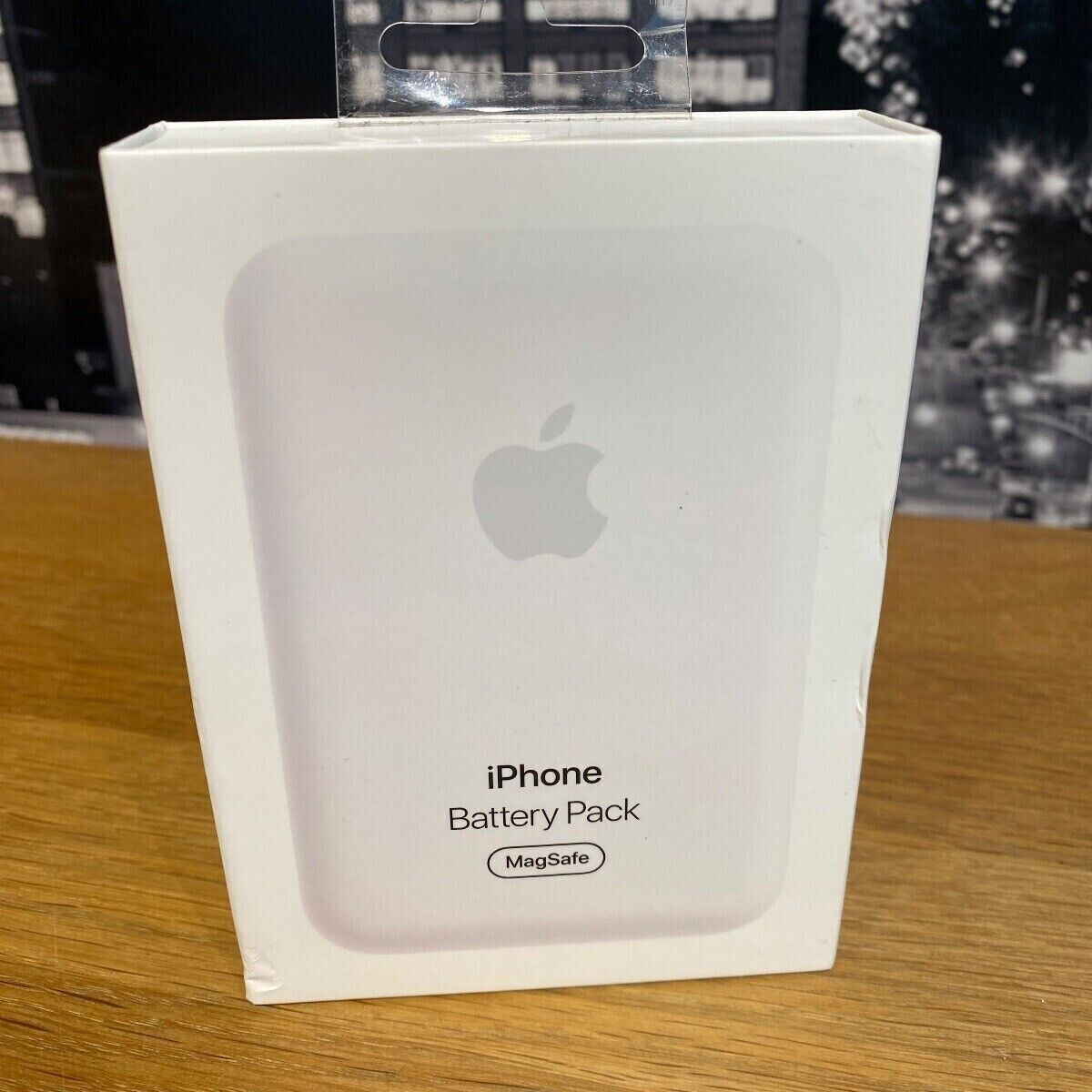 Apple magsafe Battery Pack バッテリーパック　純正 Apple MagSafe Battery Pack - Unboxing and Everything You Wanted To Know