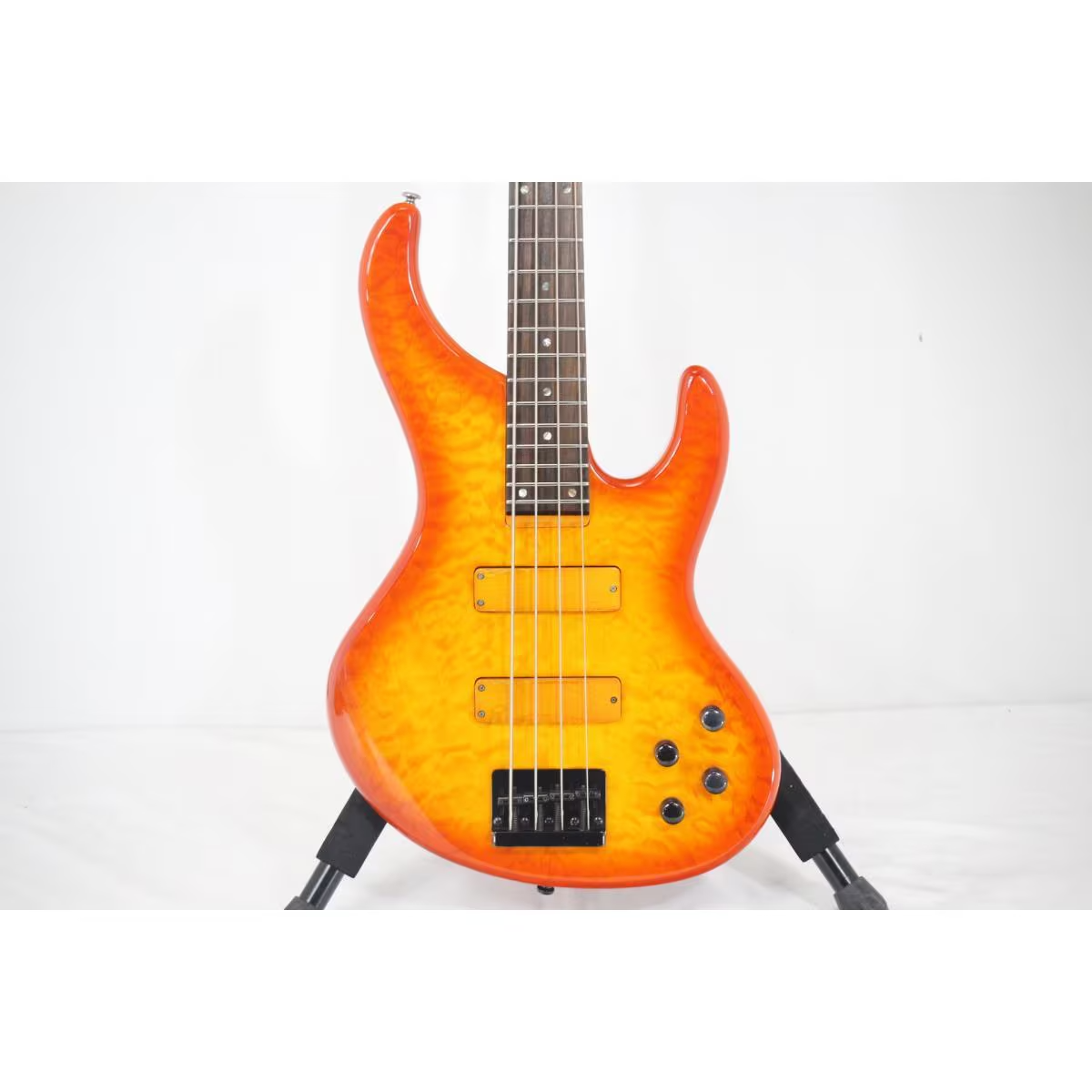 ベース Real Bossa Design Tribute TOBJ-4QM used】Real Bossa Design / Tribute TOBJ-4R 3.990kg【GIB