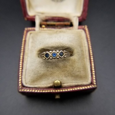 Blue Color 3 Stone Rhinestone Diamond Shaped Silver Tone Simple Elegant