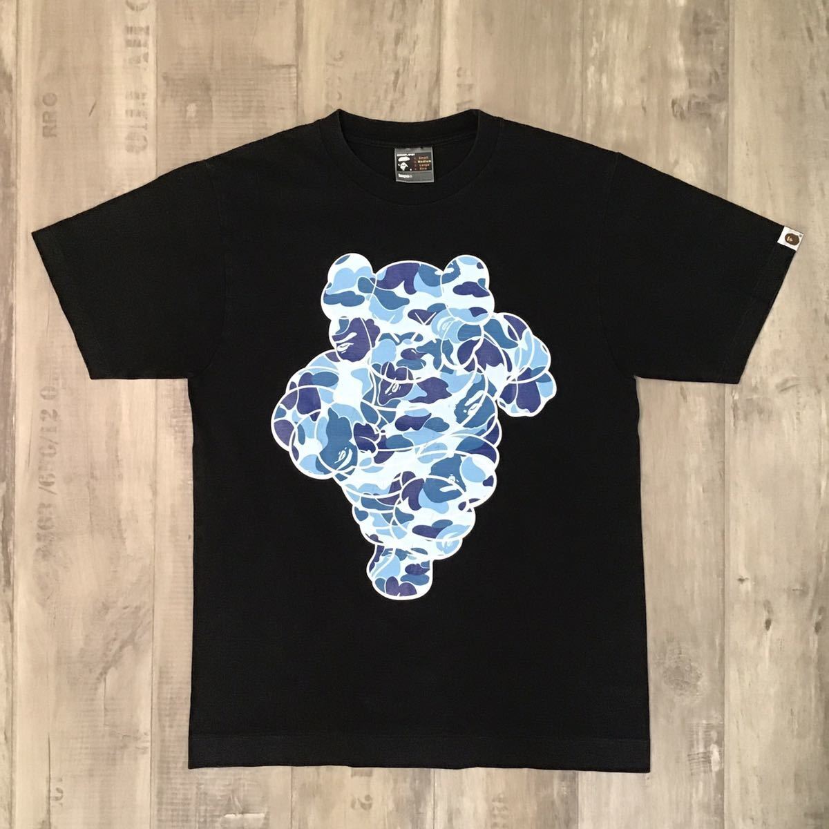 APE BAPE KAWS LA 限定　ゲームシャツ　CAMO tシャツ　L s-l400.jpg
