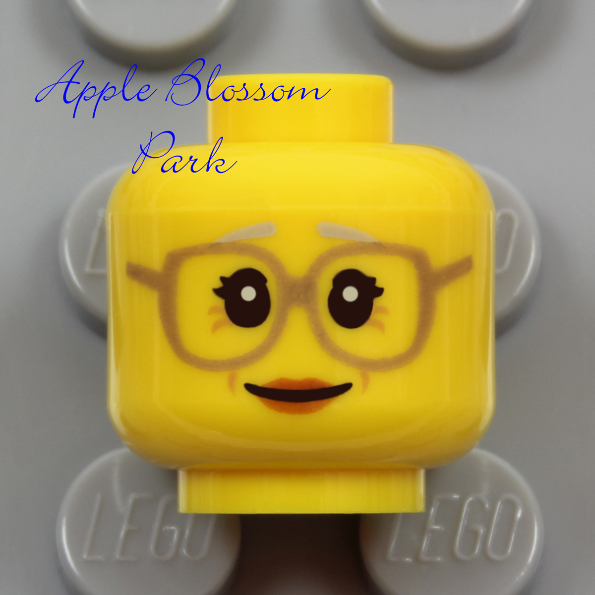 LADYPIG① Minifigure, Hair Female Mid-Length with Part over Right Shoulde