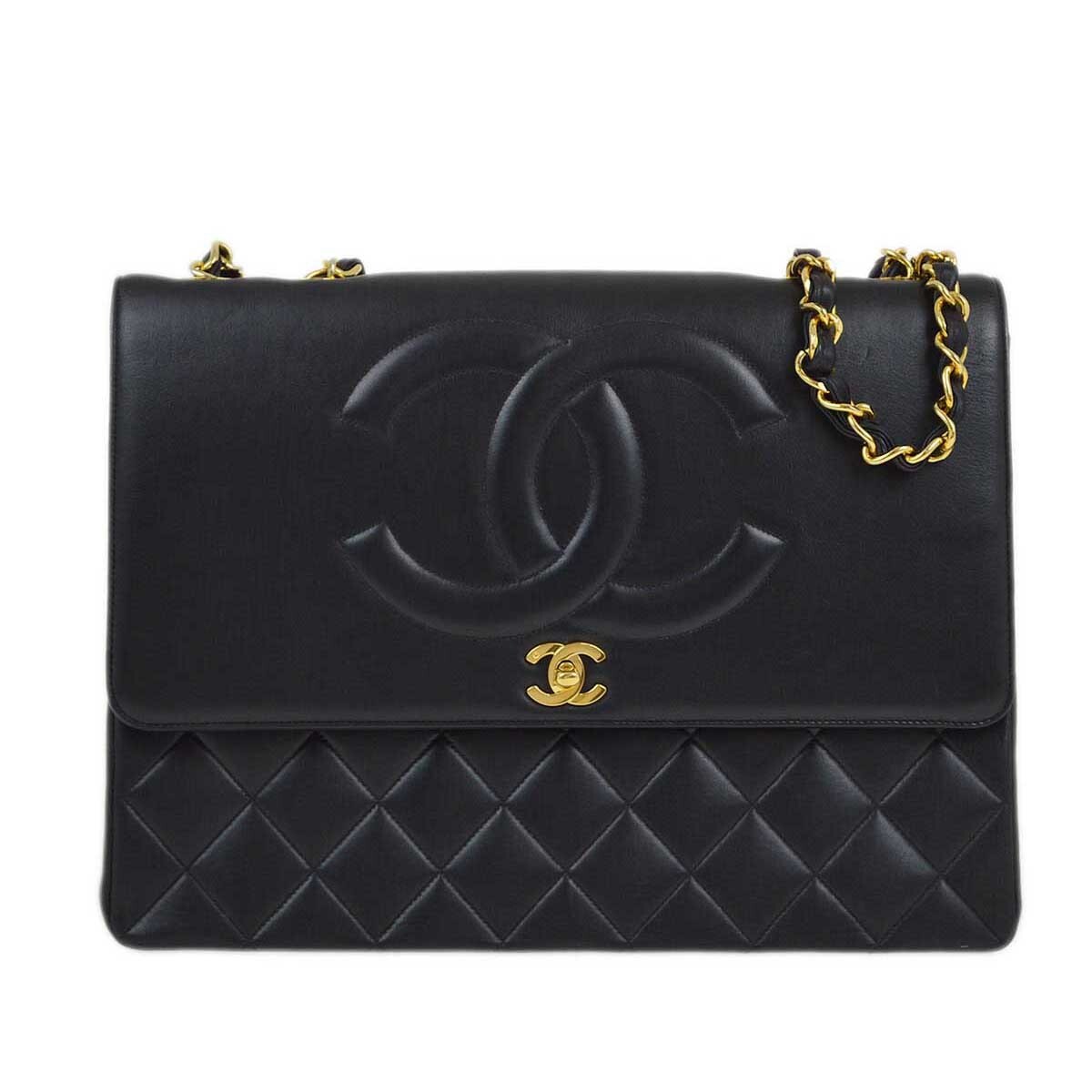 【きれいめファッション51選】上品さと清潔感をキープし Maxi Flap Classic Lambskin Black Chanel Jumbo Shoulder Chain 小物