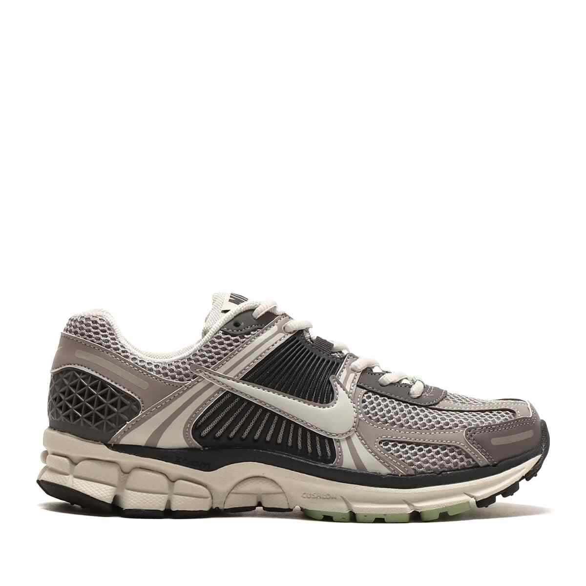 Pre-owned Nike Fb8825-001  Zoom Vomero 5 Cobblestone And Flat Pewter (women's) In Gray