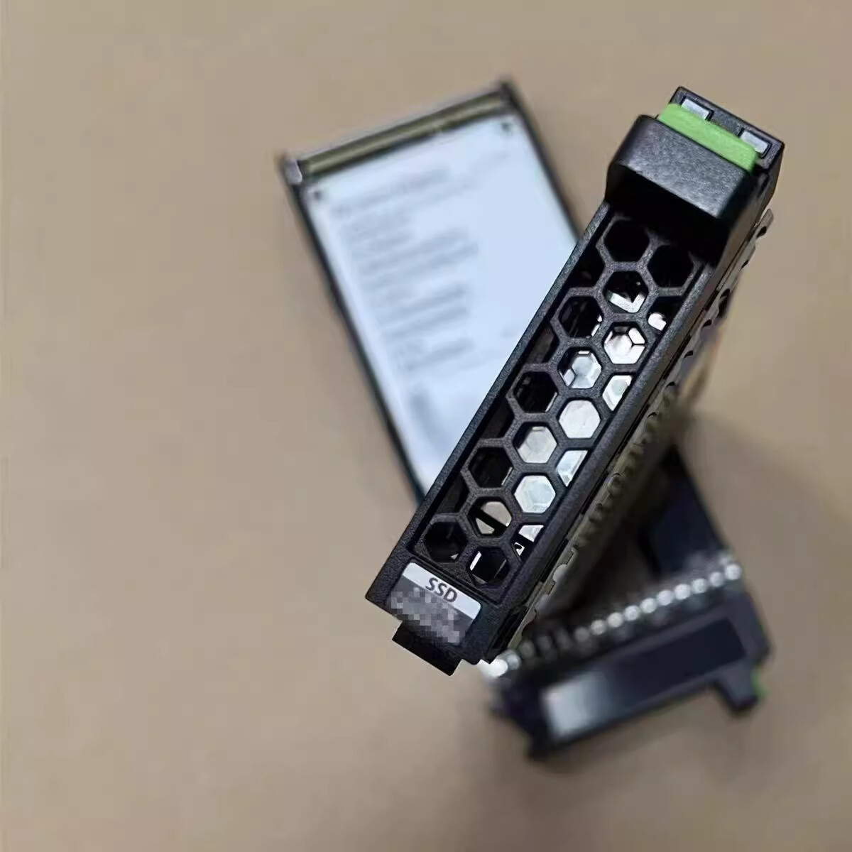 Fujitsu 　DAS−303EーW FUJITSU CA08226-E895 - DX S4 1.92TB VALUE SAS SSD 12G SFF