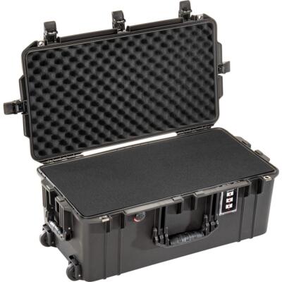 Pelican 1606 Air Wheeled Check-In Protector Case с пеной Pick-N-Pluck, черный