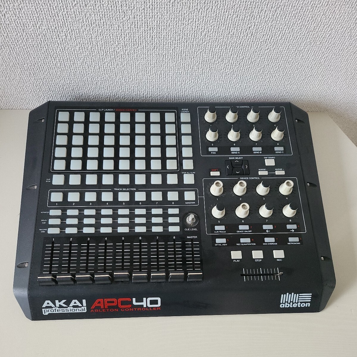 （ほぼ新品）AKAI professional APC40 Amazon.com: Akai Professional APC40 MKII - USB MIDI