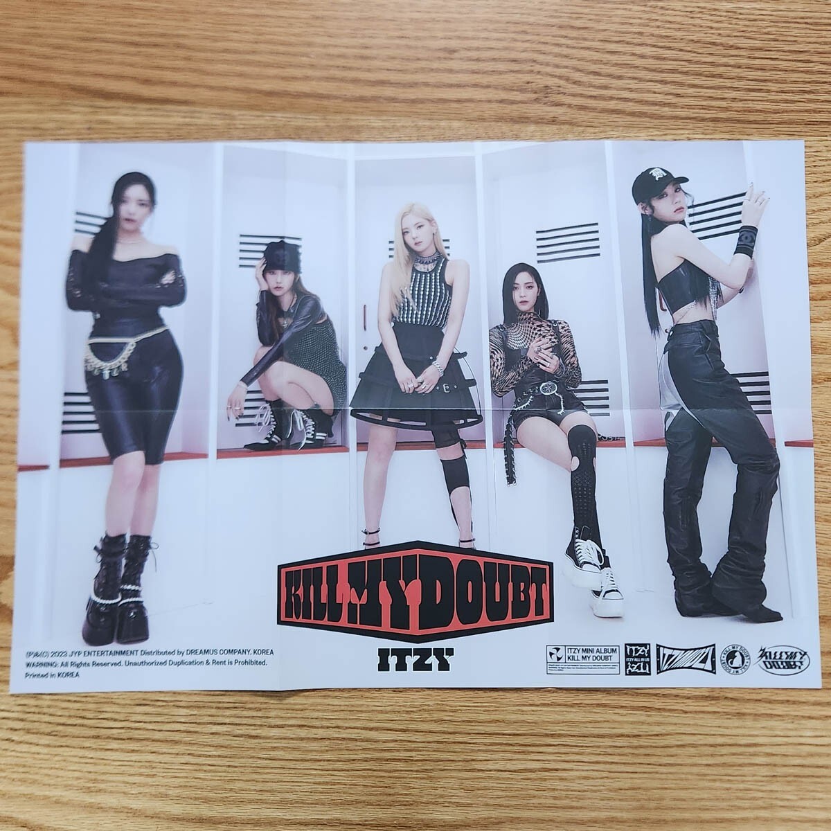 ITZY KILL MY DOUBT ポップアップ Tシャツ Lサイズ ITZY KILL MY DOUBT ポップアップ Tシャツ Lサイズ