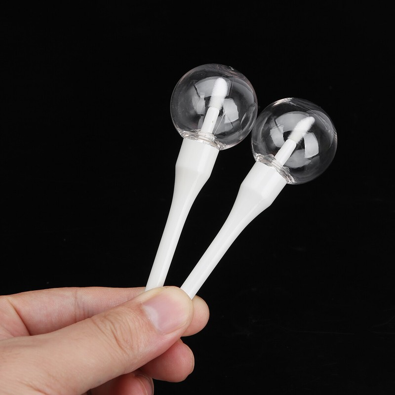 How to stop lip gloss from leaking