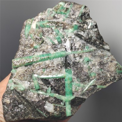 1530g EMERALD BERYL SPECIMENS Rough Gemstone High Grade NATURAL MINED