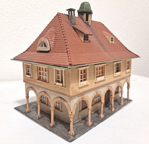 HO SCALE GERMAN STYLE CHALLET BUILDING -FALLER