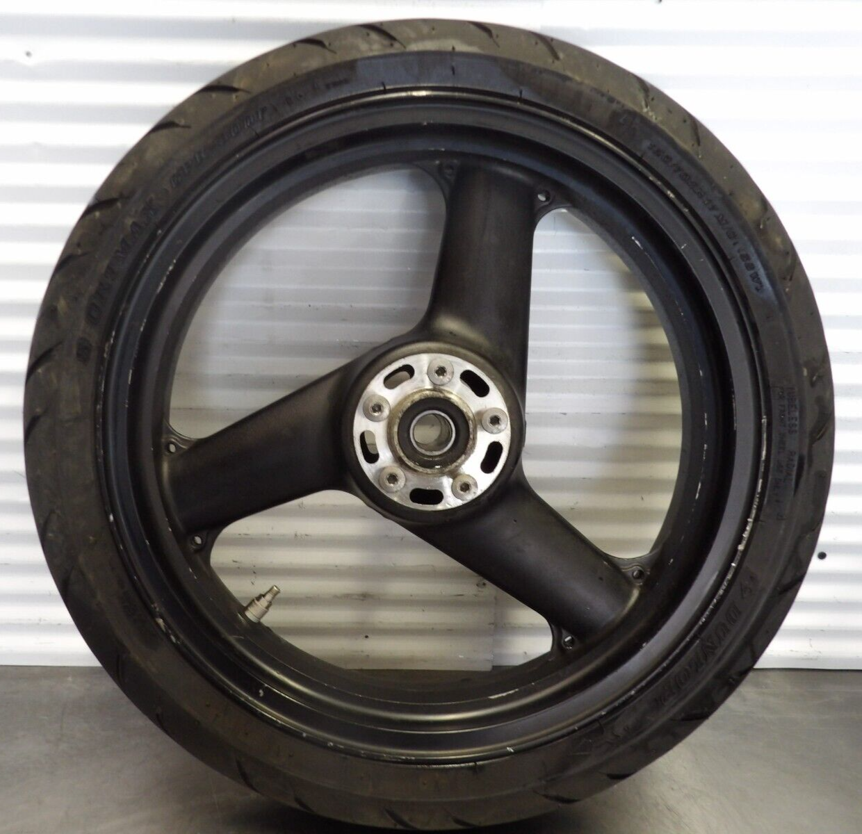 Kawasaki 01-05 ZRX1200R & 99-00 ZRX1100R front wheel rim w Kawasaki 01-05 ZRX1200R & 99-00 ZRX1100R front wheel rim w