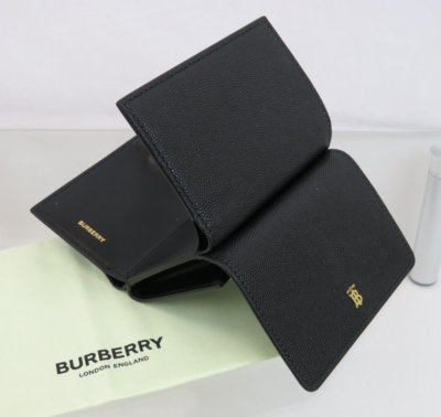 480 BURBERRY LARK BLACK GRAINED LEATHER GOLD TB LOGO COMPACT