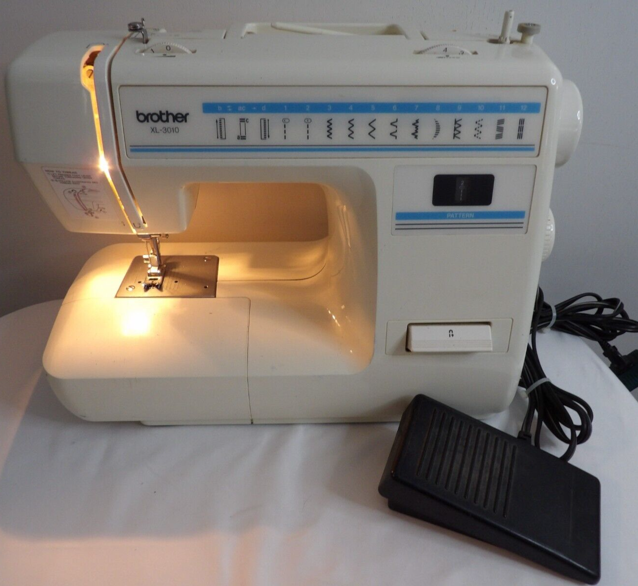 Brother XL-3010 Sewing Machine With Foot Pedal 22 Stitch Free-Arm MINTY! EUC Brother XL-3010 Sewing Machine With Foot Pedal 22 Stitch Free-Arm MINTY! EUC