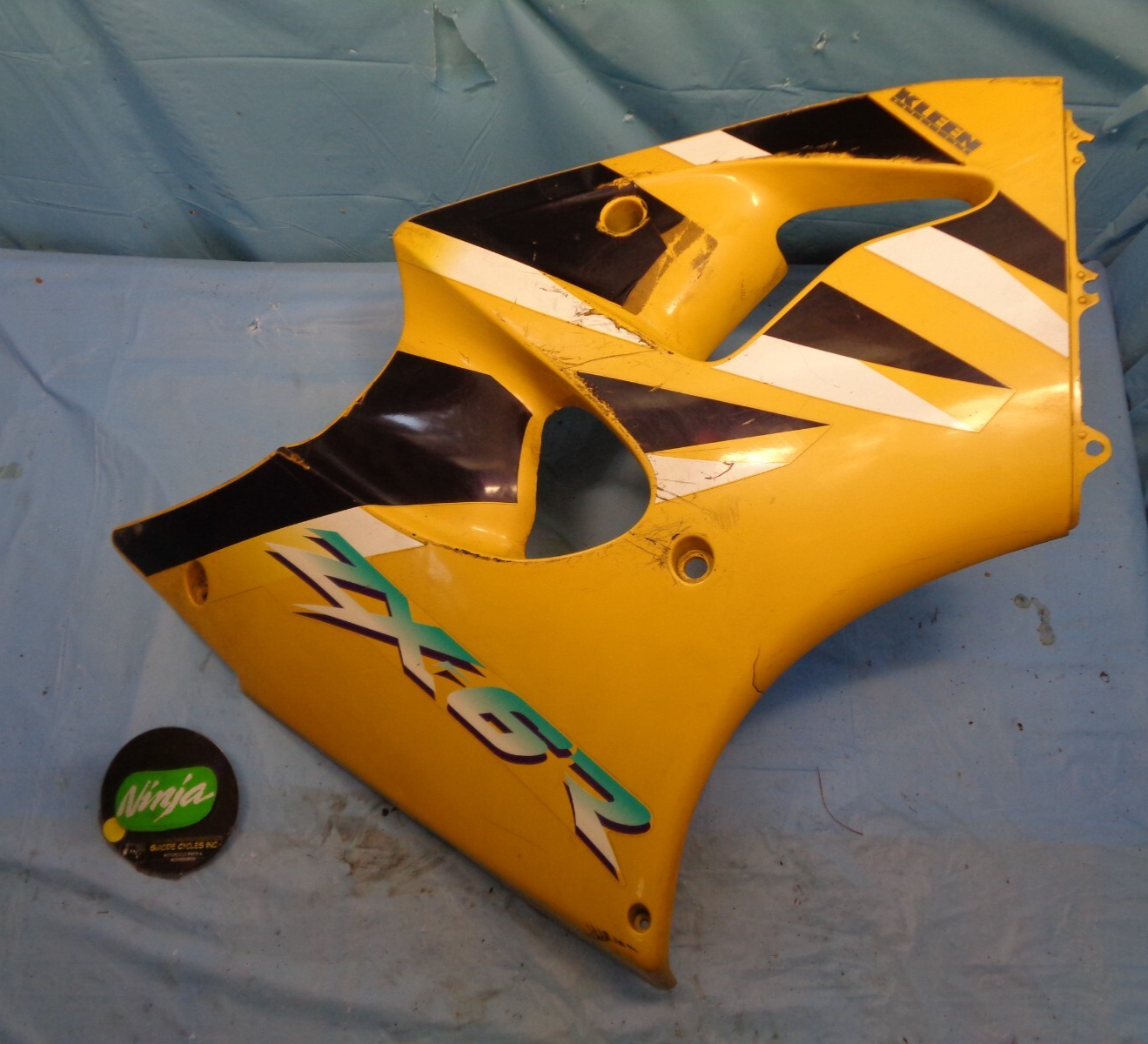 ヒロ 2001 Kawasaki ZX6R Ninja RIGHT lower fairing bodywork side