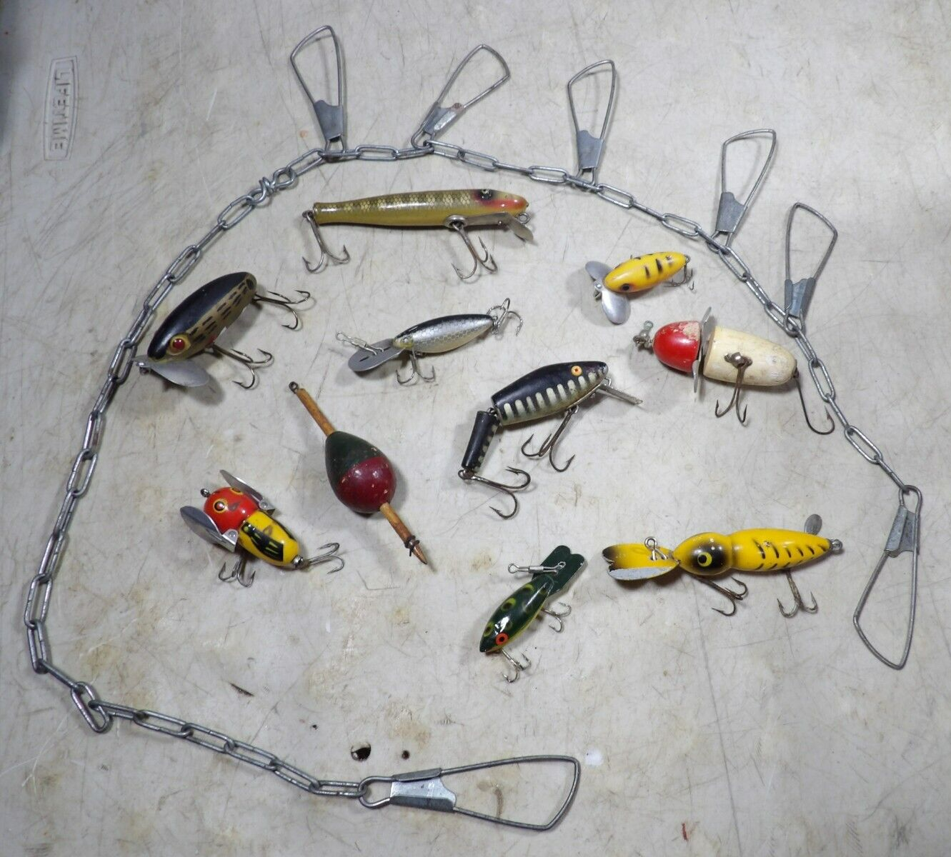 Vintage Fishing Lure Lot Bobber 6 Snap Stringer Heddon Paw Vintage Fishing Lure Lot Bobber 6 Snap Stringer Heddon Paw