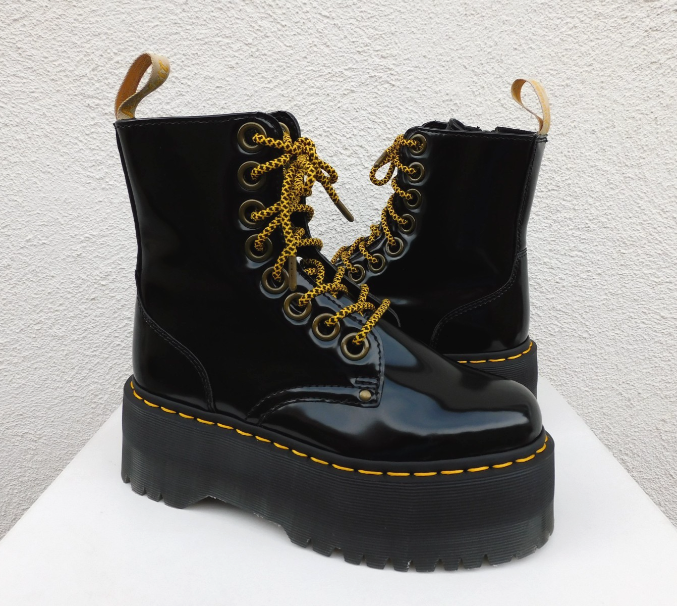 DR. MARTENS BLACK VEGAN JADON MAX PLATFORM BOOTS, WOMEN US 6/ EUR